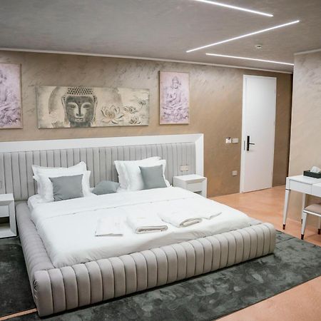 Hotel Pernoca Durrës Buitenkant foto