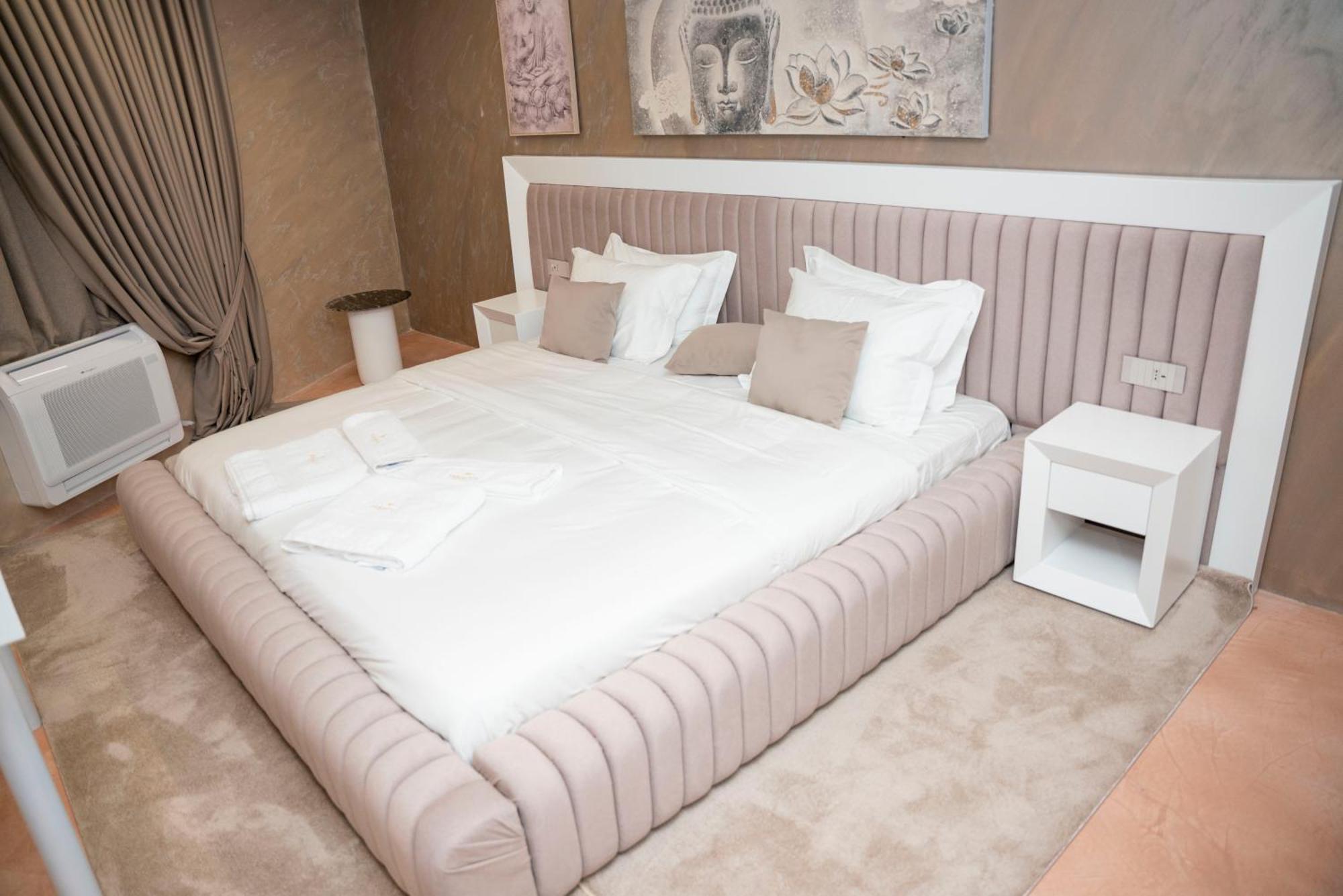 Hotel Pernoca Durrës Buitenkant foto