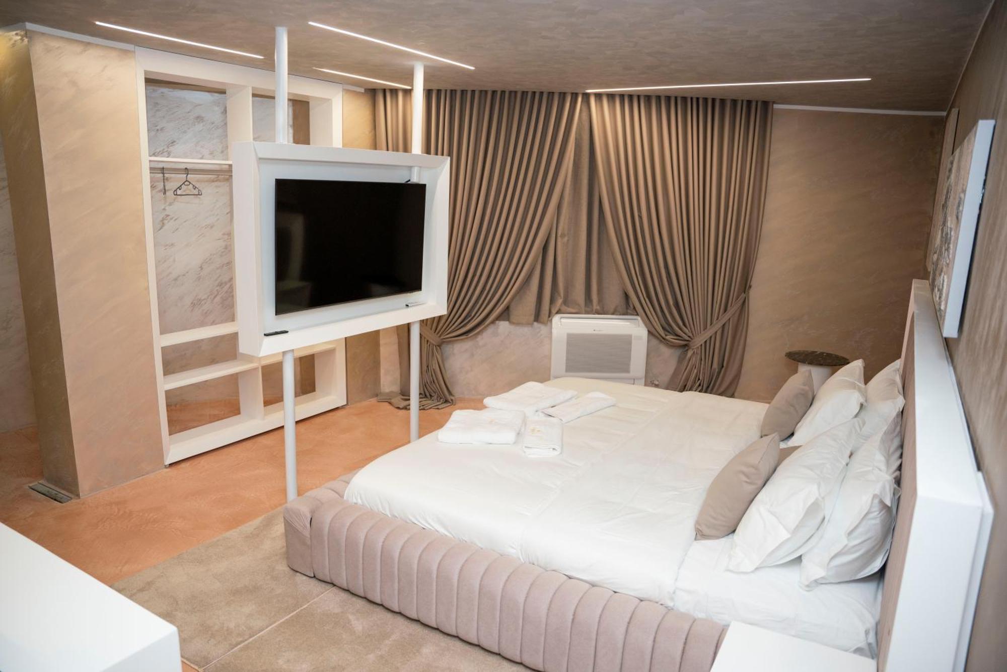Hotel Pernoca Durrës Buitenkant foto