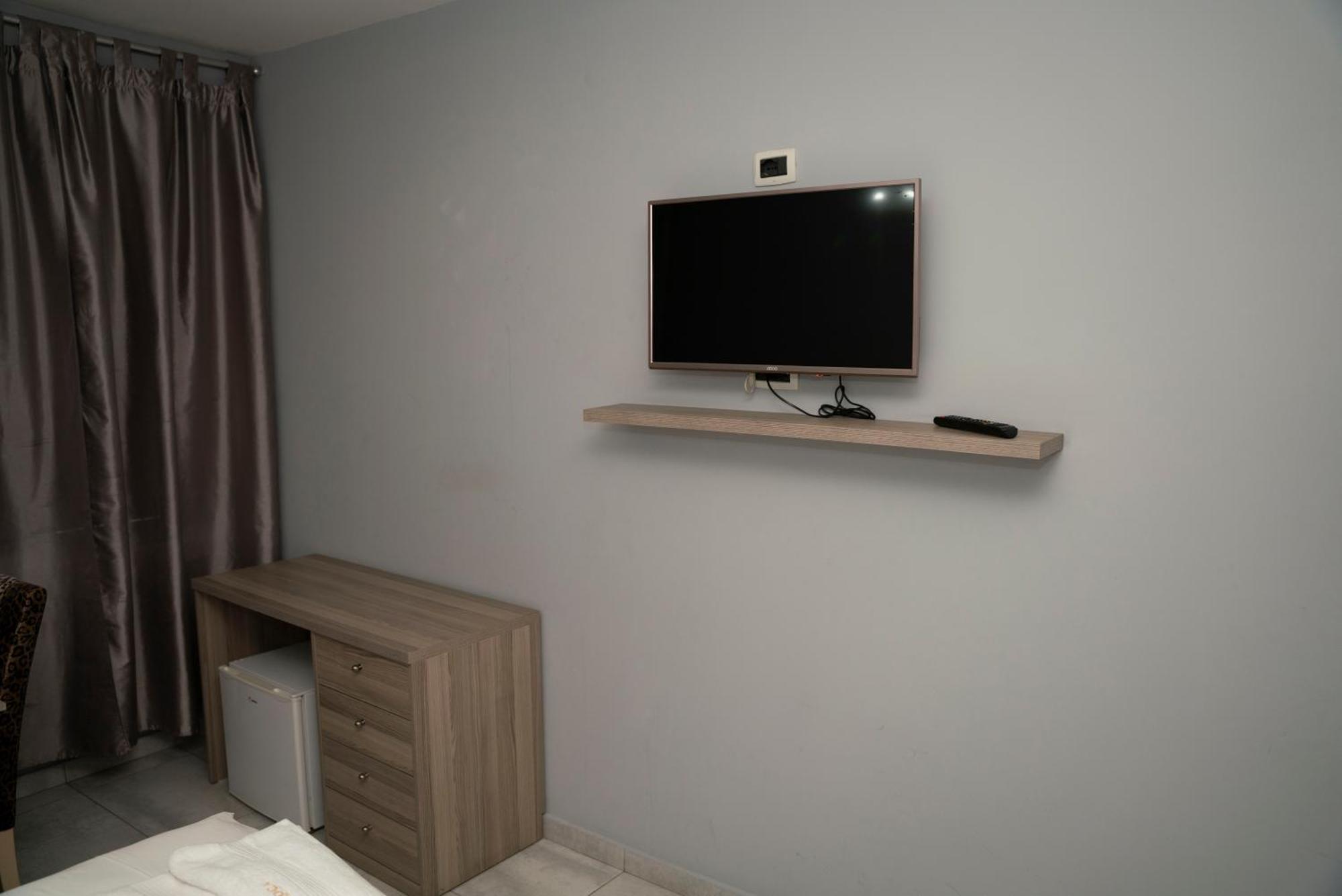 Hotel Pernoca Durrës Buitenkant foto