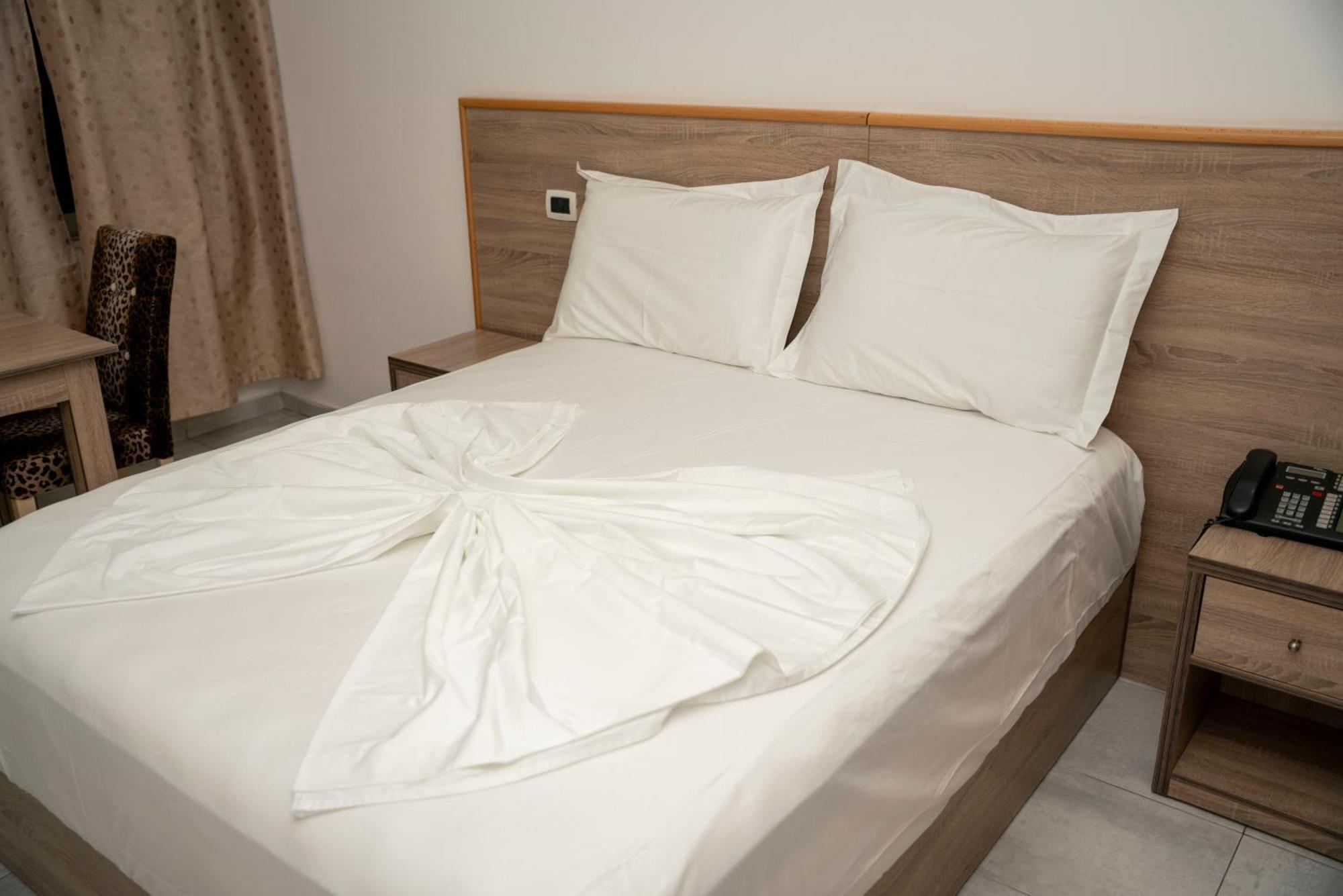Hotel Pernoca Durrës Buitenkant foto