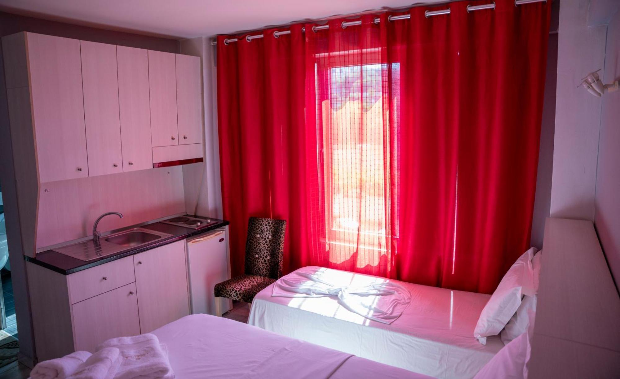 Hotel Pernoca Durrës Buitenkant foto