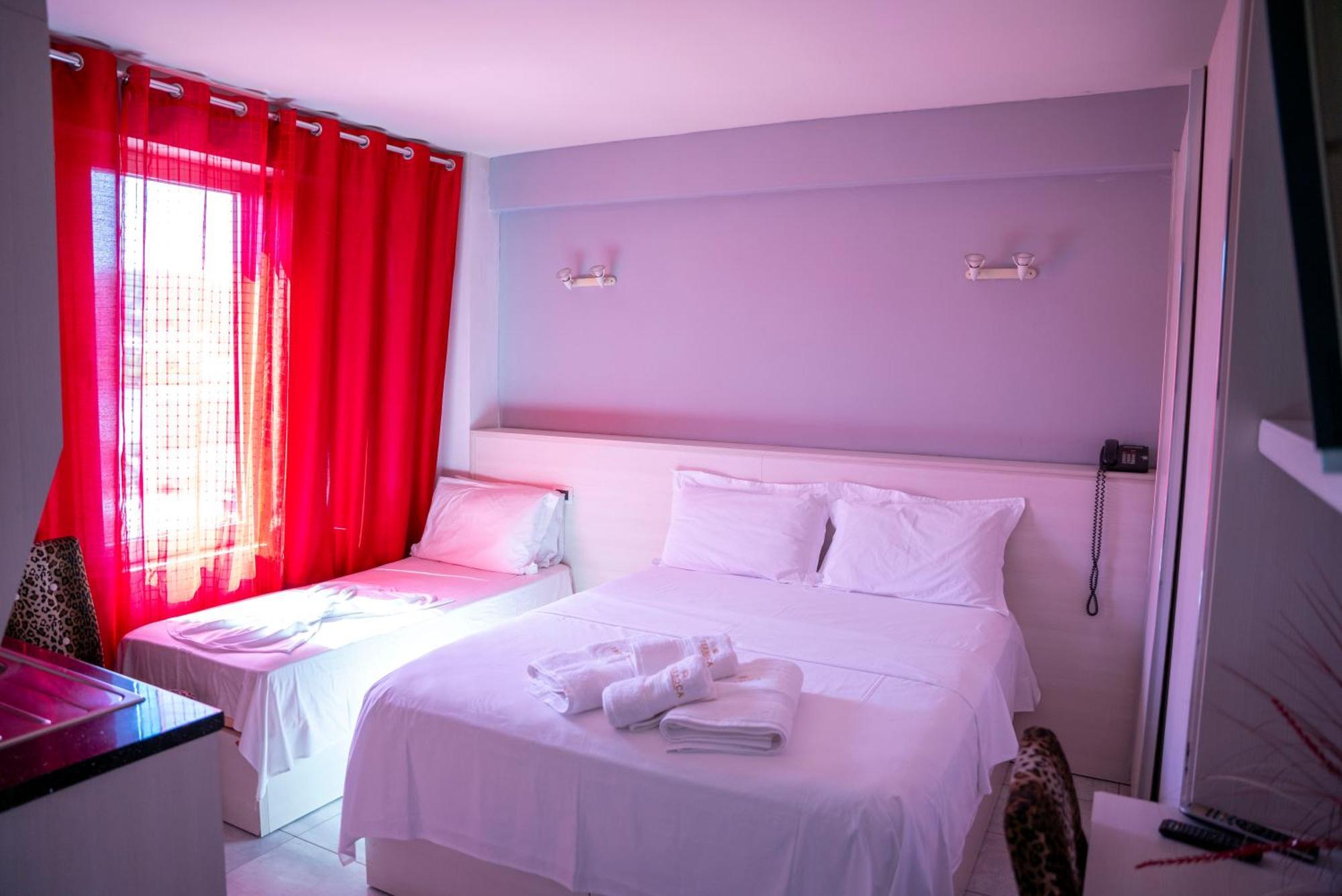Hotel Pernoca Durrës Buitenkant foto