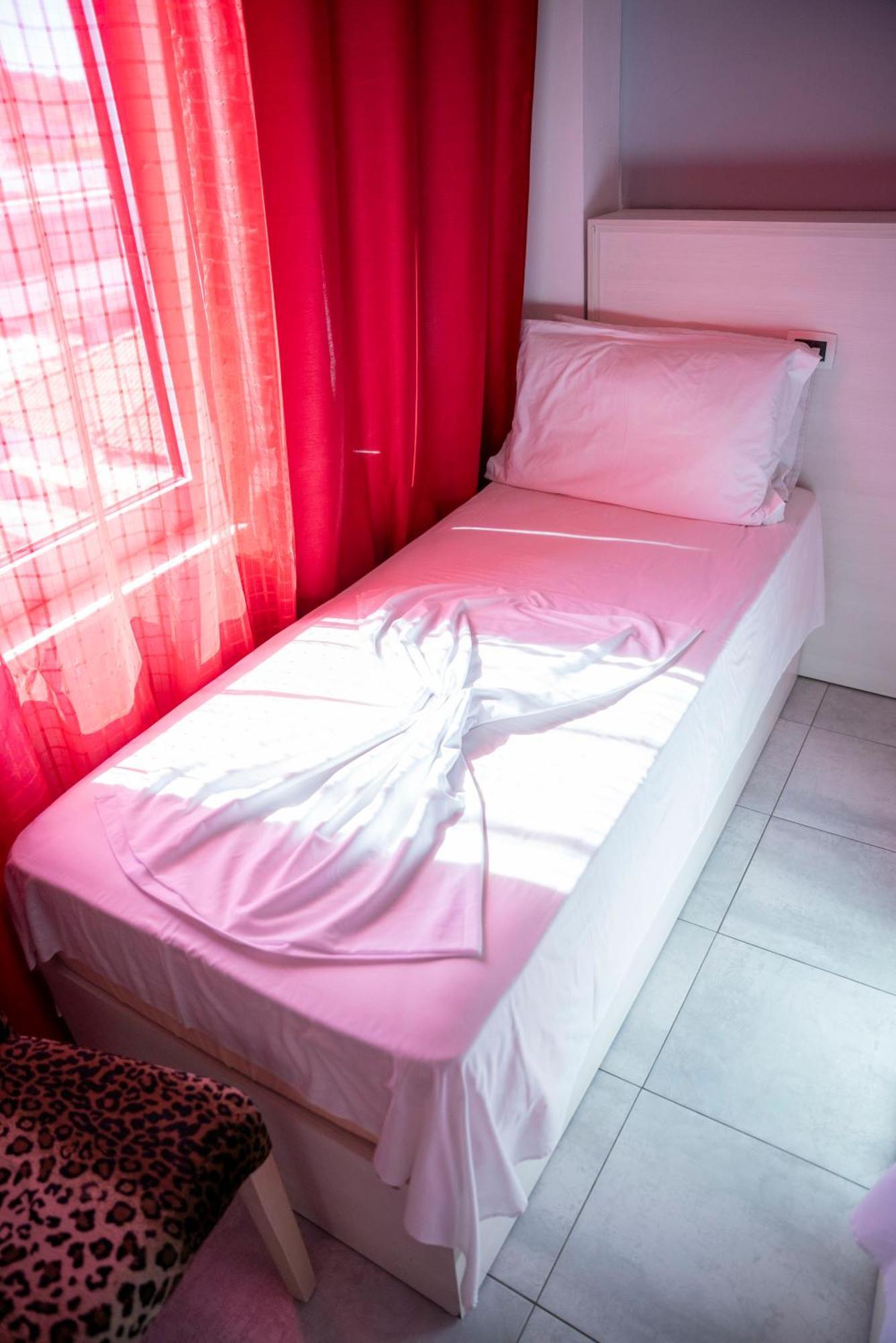 Hotel Pernoca Durrës Buitenkant foto