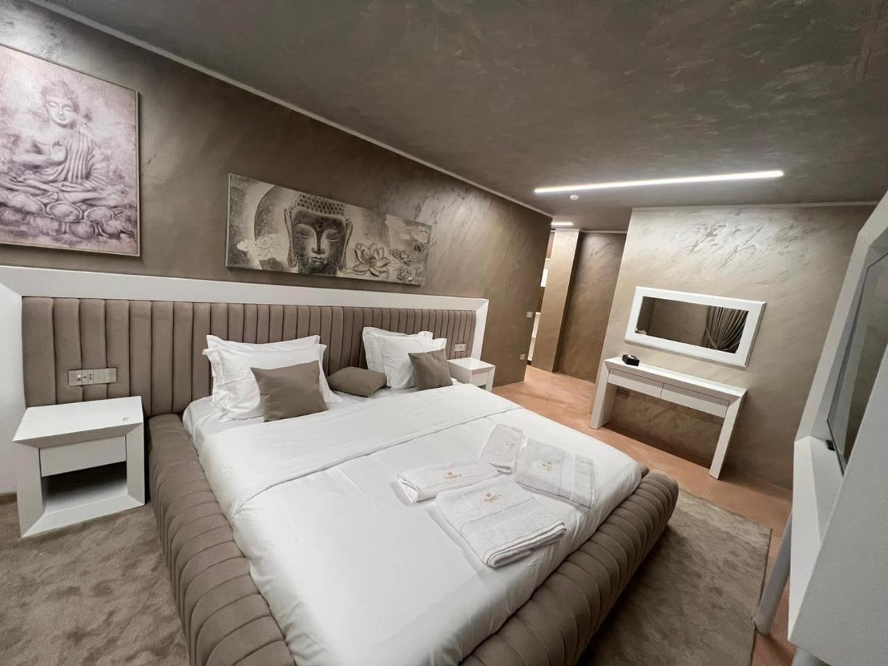 Hotel Pernoca Durrës Buitenkant foto